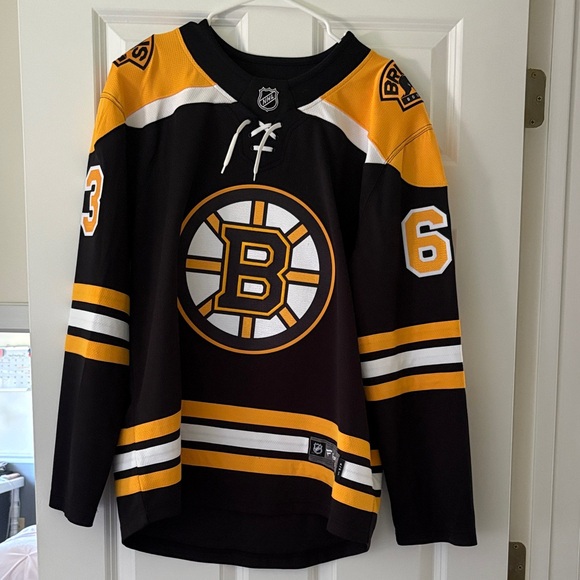 Fanatics Boston Bruins Black and Gold Jersey Marchand 63 - Picture 1 of 3